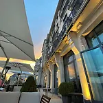 Otel De La Paix 4*