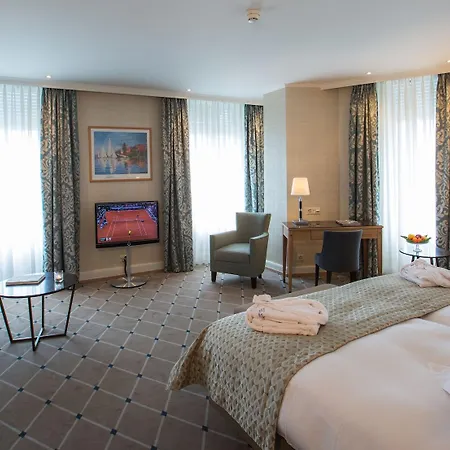 De La Paix Hotel 4*