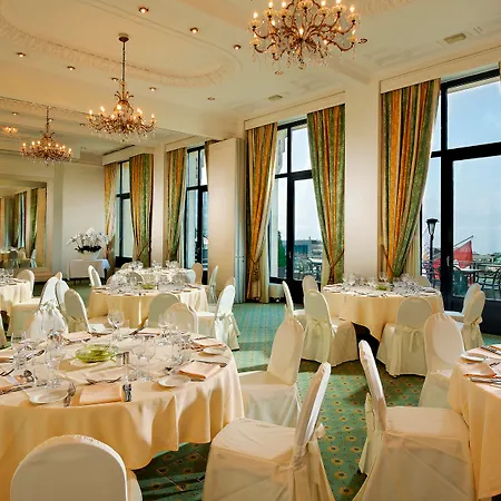 Hotel De La Paix