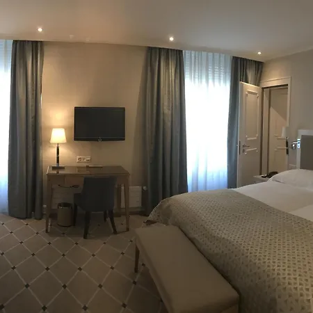 De La Paix Hotel 4*
